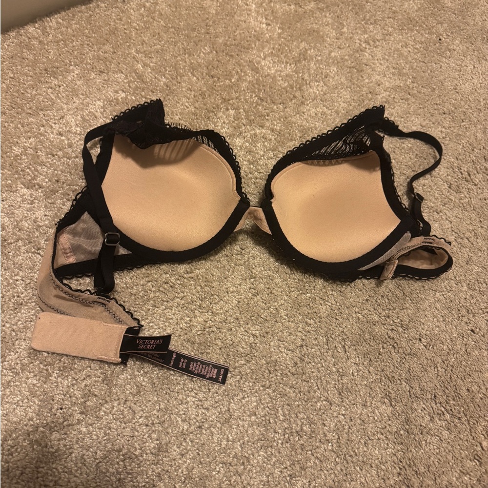 Victoria's Secret Black and Cream Lace Bra